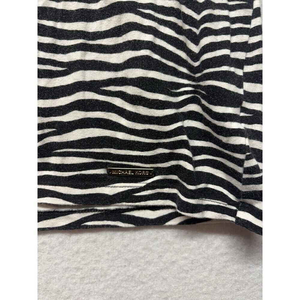Michael Kors Women’s Medium Signature Zebra Print T Shirt V-neck *flaw* - Picture 2 of 6